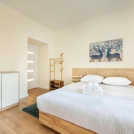 Ochota Sunny Apartment وارسو المظهر الخارجي الصورة