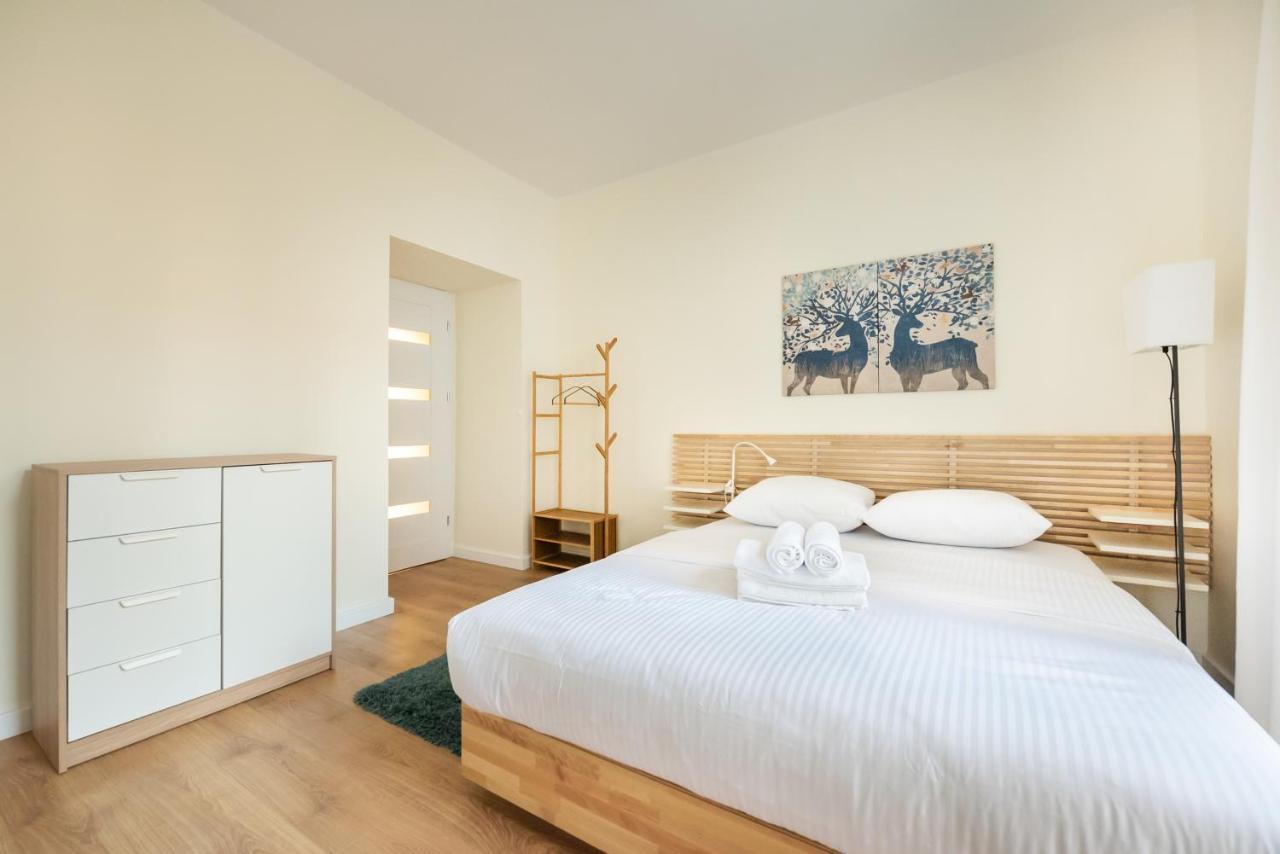 Ochota Sunny Apartment وارسو المظهر الخارجي الصورة