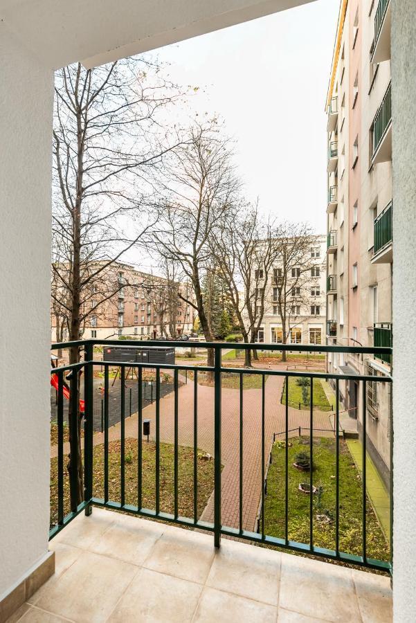 Ochota Sunny Apartment وارسو المظهر الخارجي الصورة
