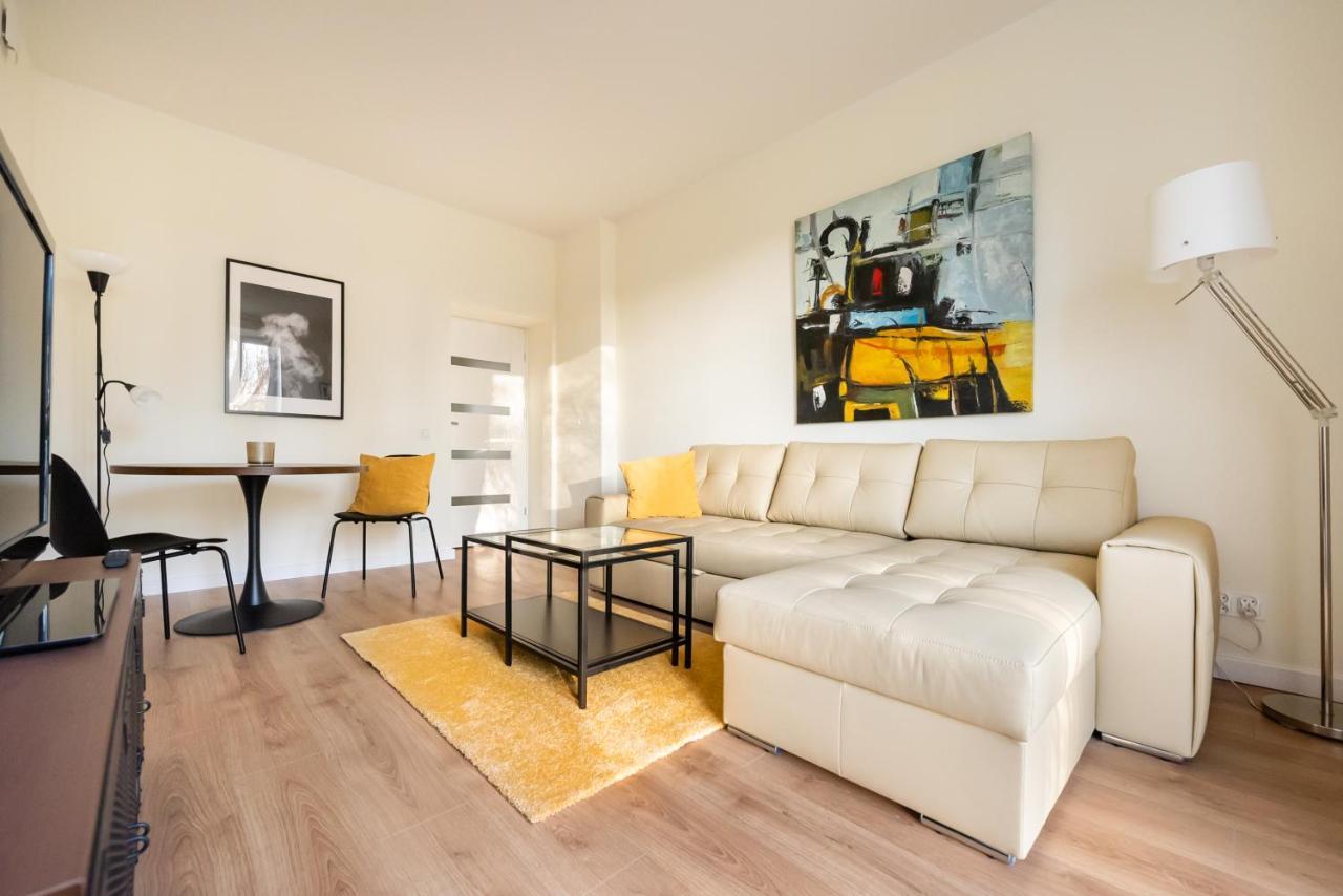 Ochota Sunny Apartment وارسو المظهر الخارجي الصورة