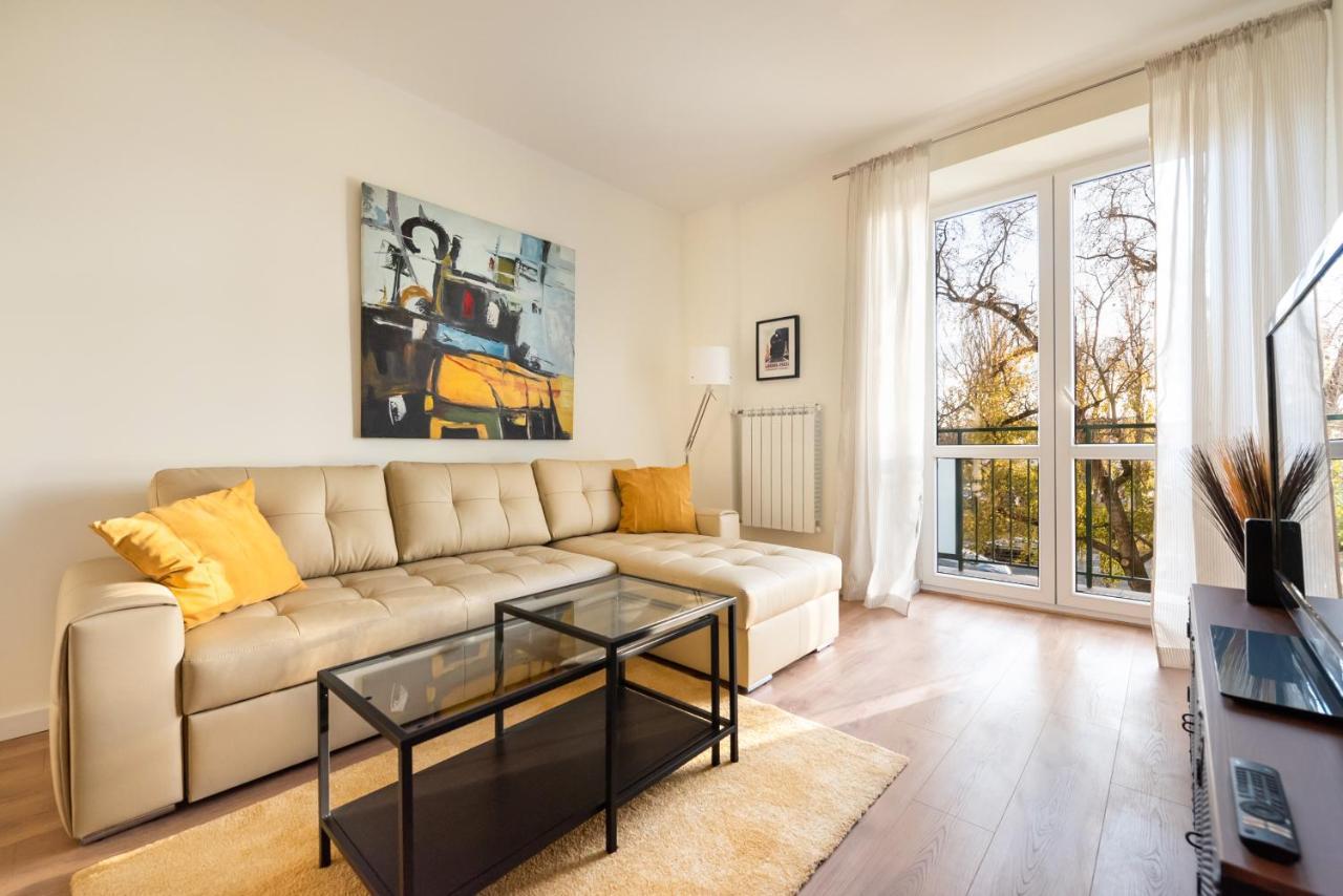 Ochota Sunny Apartment وارسو المظهر الخارجي الصورة